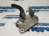 Кронштейн опоры двигателя левый Toyota Camry 70 1230436080