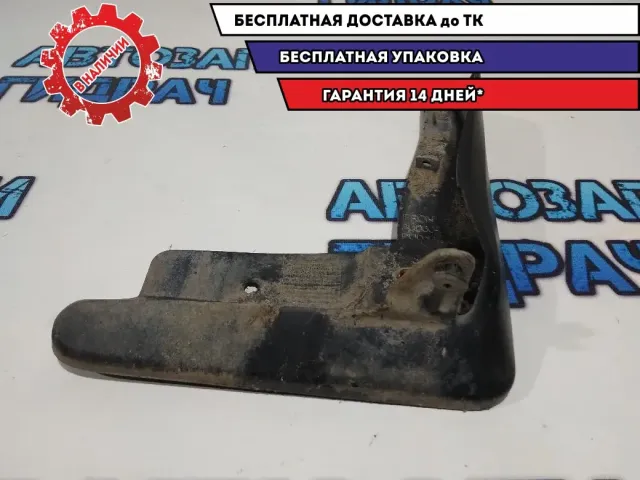Брызговик передний правый Toyota Camry 70