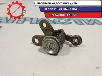 Вставка замка двери правой Toyota Land Cruiser 100 6905160200.