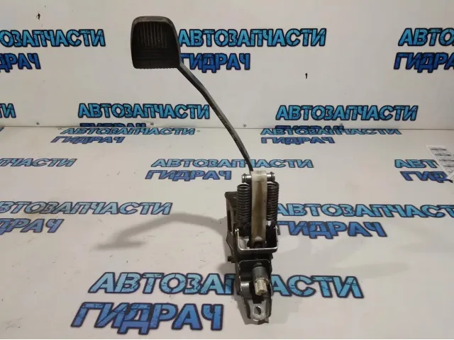Педаль сцепления Toyota Land Cruiser 100 3130160220.