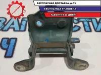 Петля двери багажника нижняя правая Toyota Land Cruiser 100 6611060020
