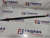 Накладка стекла переднего правого Toyota Auris (E150) 75710-02130.