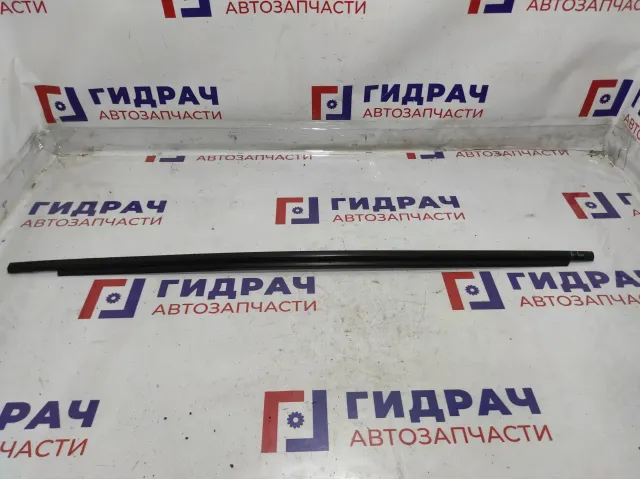 Накладка стекла переднего левого Toyota Auris (E150) 75720-02130.