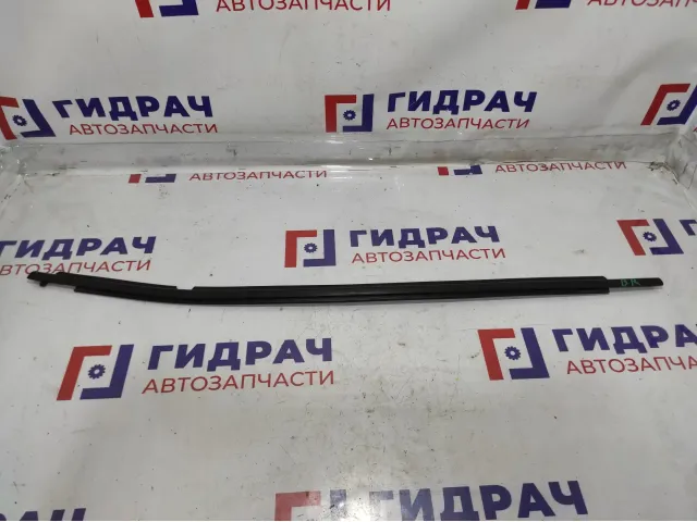 Накладка стекла заднего правого Toyota Auris (E150) 75730-02121.
