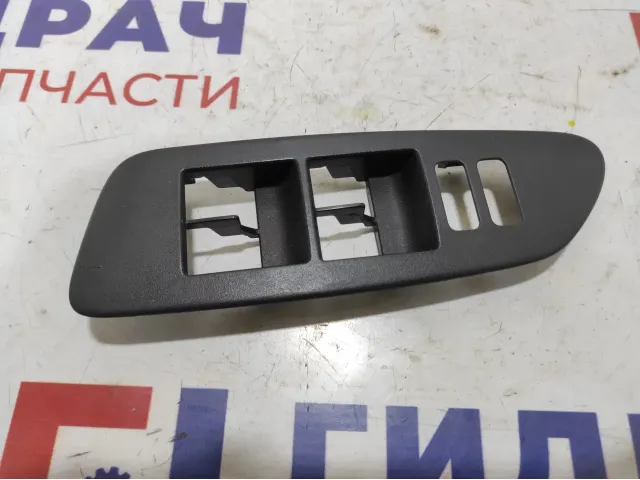 Накладка блока управления стеклоподъемниками Toyota Auris (E150) 74232-02550-B0.