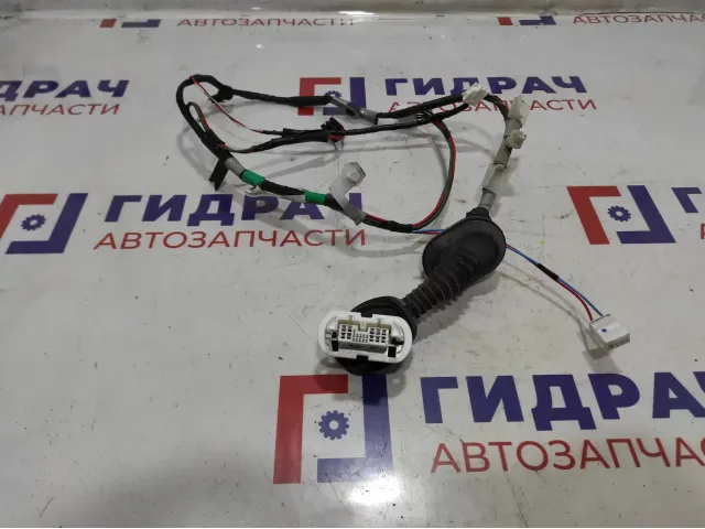 Проводка двери задней правой Toyota Auris (E150) 82153-02470.
