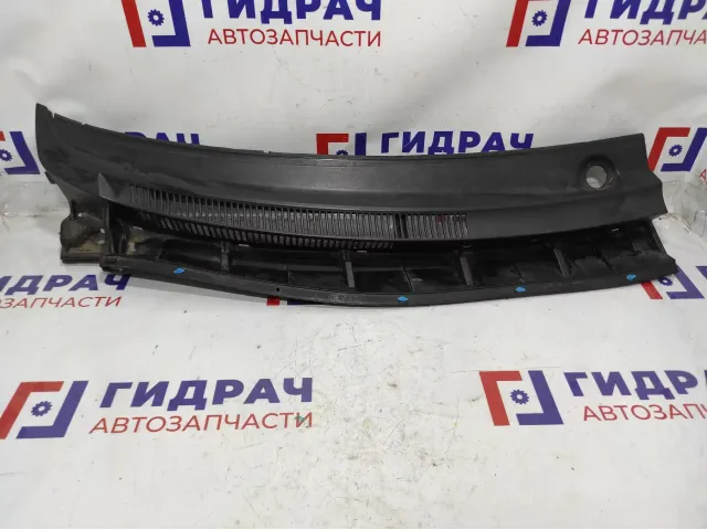 Решетка под лобовое стекло правая Toyota Auris (E150) 55708-02330.