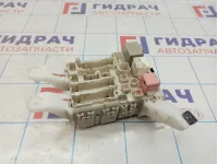 Блок предохранителей Toyota Auris (E150) 82730-02300. Сломано крепление.