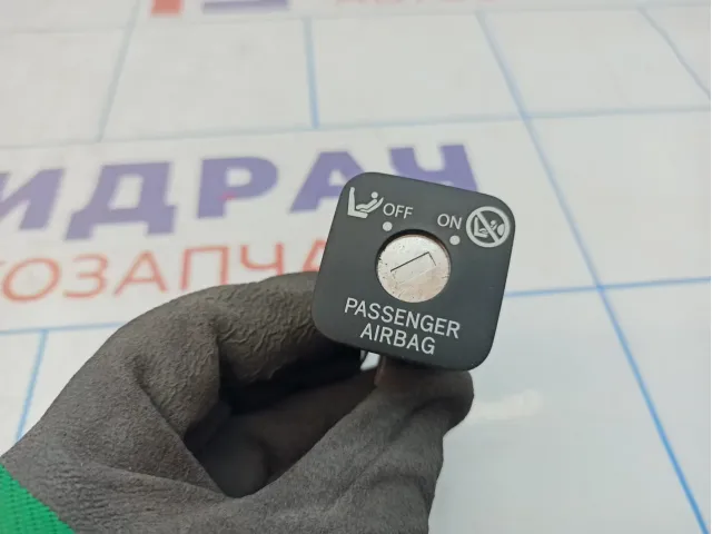 Выключатель Air Bag Toyota Auris (E150) 69065-42010.