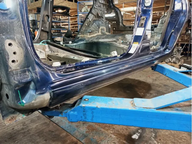 Порог со стойкой левый Toyota Auris (E150) . Дефект.