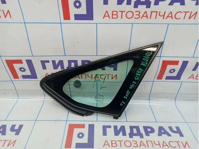 Стекло кузовное глухое переднее левое Toyota Auris (E150) 62120-02010. Дефект уплотнителя.