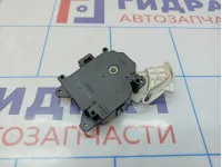 Моторчик заслонки отопителя Toyota Auris (E150) 87106-02180.