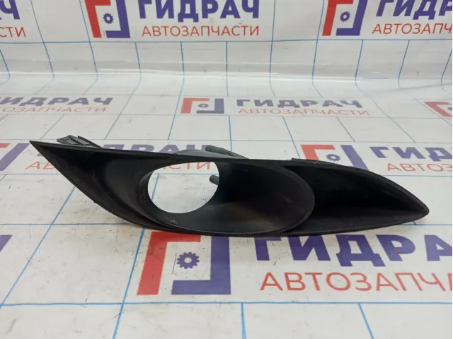 Рамка противотуманной фары правой Toyota Auris (E150) 81481-02050. Потертость.