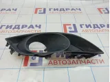 Рамка противотуманной фары правой Toyota Auris (E150) 81481-02050. Потертость.