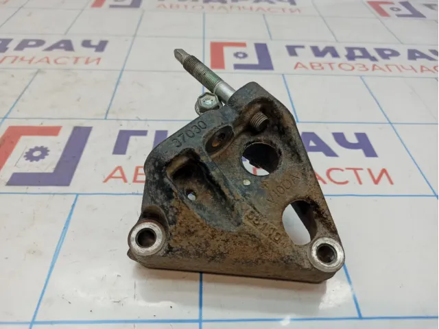 Кронштейн двигателя правый Toyota Auris (E150) 12315-37030.