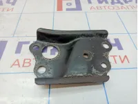 Кронштейн передней балки правый Toyota Auris (E150) 52255-02010.