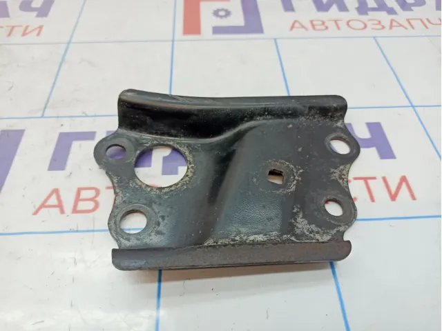 Кронштейн передней балки правый Toyota Auris (E150) 52255-02010.