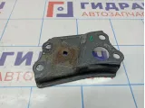 Кронштейн передней балки левый Toyota Auris (E150) 52256-02010.