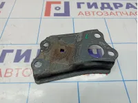 Кронштейн передней балки левый Toyota Auris (E150) 52256-02010.