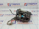Блок предохранителей моторный Toyota Auris (E150) 82741-02050. Дефект креплений.