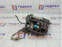Блок предохранителей моторный Toyota Auris (E150) 82741-02050. Дефект креплений.