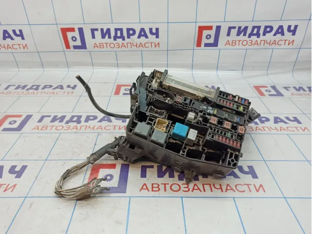 Блок предохранителей моторный Toyota Auris (E150) 82741-02050. Дефект креплений.