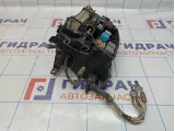 Блок предохранителей моторный Toyota Auris (E150) 82741-02050. Дефект креплений.