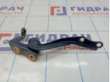 Петля капота левая Toyota Auris (E150) 53420-02100.