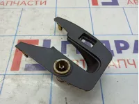 Накладка консоли задняя Toyota Auris (E150) 5891702120B0. Потертости.