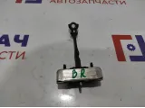 Ограничитель двери задний правый Toyota Auris (E150) 68630-02120.