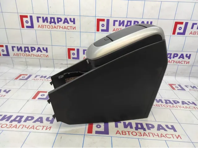 Подлокотник Toyota Auris (E150) 58910-02050-B0. Царапины.