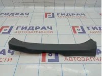 Накладка порога заднего левого внутренняя Toyota Auris (E150) 67918-02060-B1. Царапины.