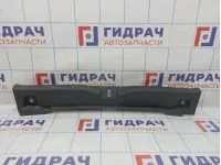 Обшивка багажника на заднюю панель Toyota Auris (E150) 64716-02090-B0. Царапины, потертость.