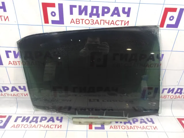 Стекло двери задней правой Toyota Auris (E150) 68103-02210.