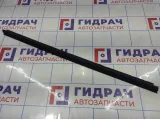 Уплотнитель стекла двери передний правый Toyota Auris (E150) 68171-02130.