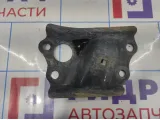 Кронштейн передней балки правый Toyota Auris (E150) 52255-02010.