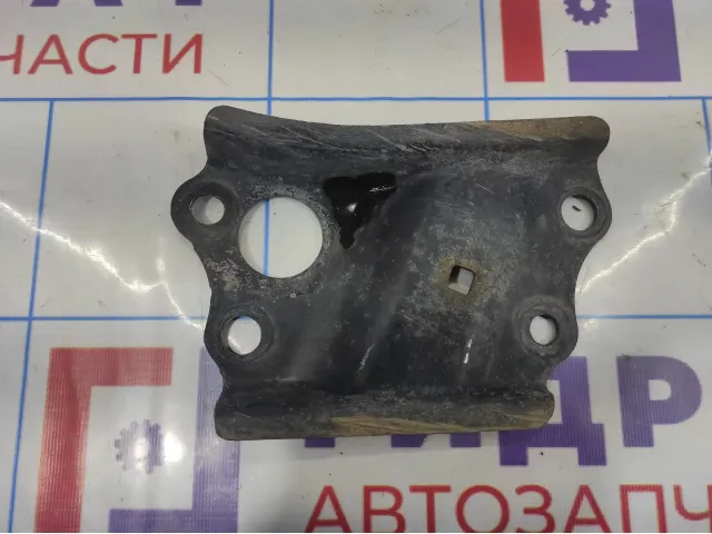Кронштейн передней балки правый Toyota Auris (E150) 52255-02010.
