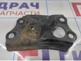 Кронштейн передней балки левый Toyota Auris (E150) 52256-02010.