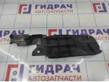 Пыльник переднего крыла правый Toyota Auris (E150) 53825-02020.