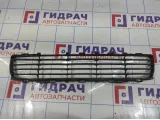 Решетка в бампер центральная Toyota Auris (E150) 53112-02080. Дефекты.