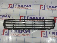 Решетка в бампер центральная Toyota Auris (E150) 53112-02080. Дефекты.