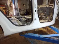 Порог со стойкой правый Toyota Auris (E150) .