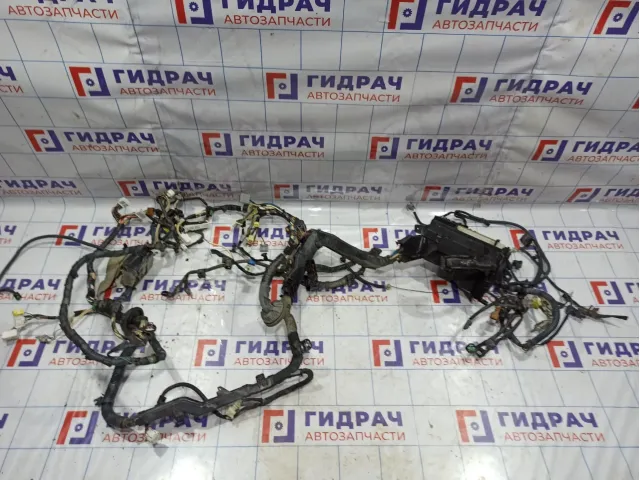 Проводка подкапотная Toyota Auris (E150) 82111-02W40.