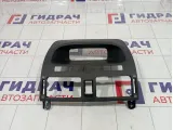 Накладка на торпедо центральная Toyota Avensis (T250) 55404-05020