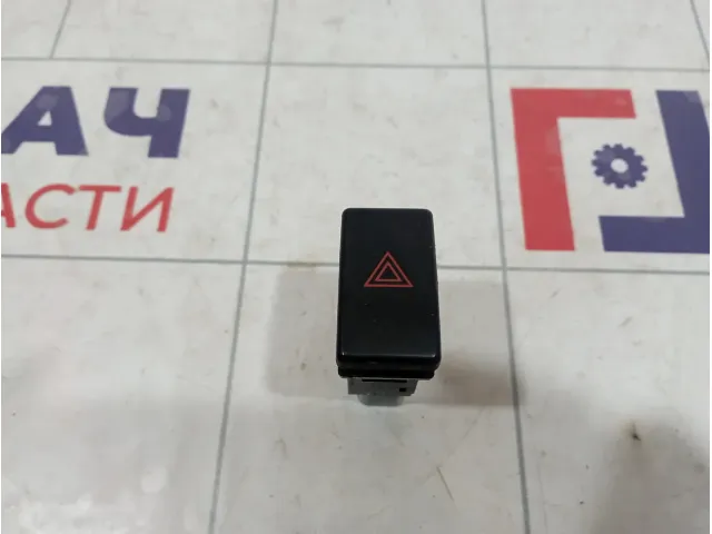 Кнопка аварийной сигнализации Toyota Avensis (T250) 84332-05050