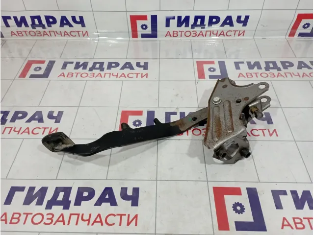 Педаль сцепления Toyota Avensis (T250) 31301-05070