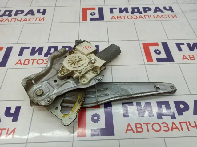 Стеклоподъемник электрический задний левый Toyota Avensis (T250) 69840-05100