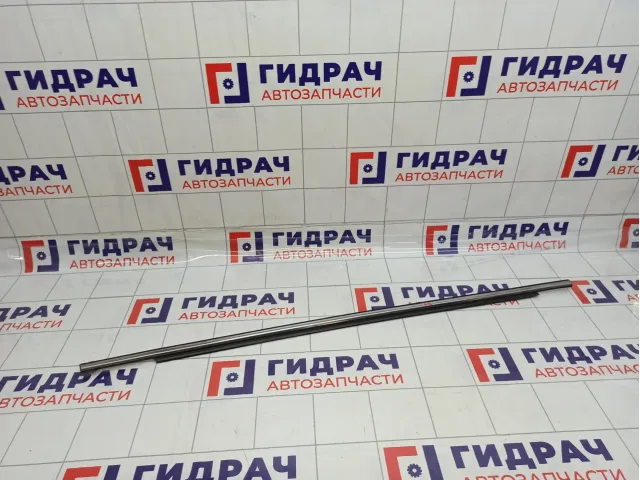 Накладка стекла переднего правого Toyota Avensis (T250) 75710-20491