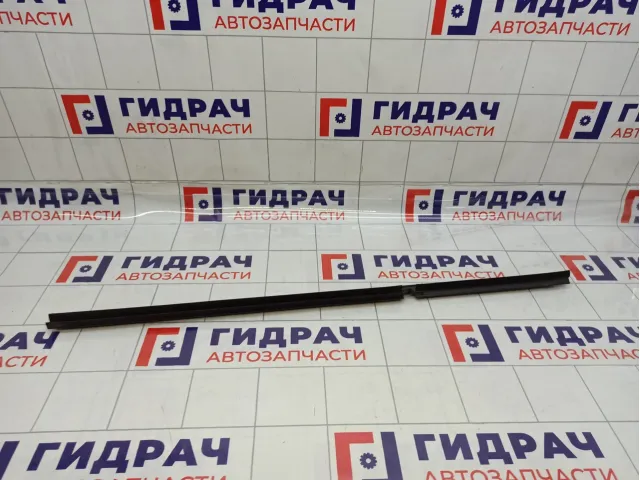 Уплотнитель стекла заднего левого Toyota Avensis (T250) 68174-05091