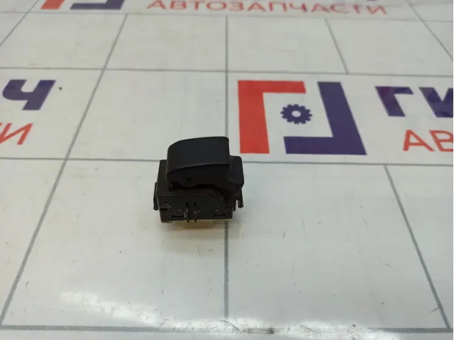 Кнопка стеклоподъемника переднего правого Toyota Avensis (T250) 84810-05050